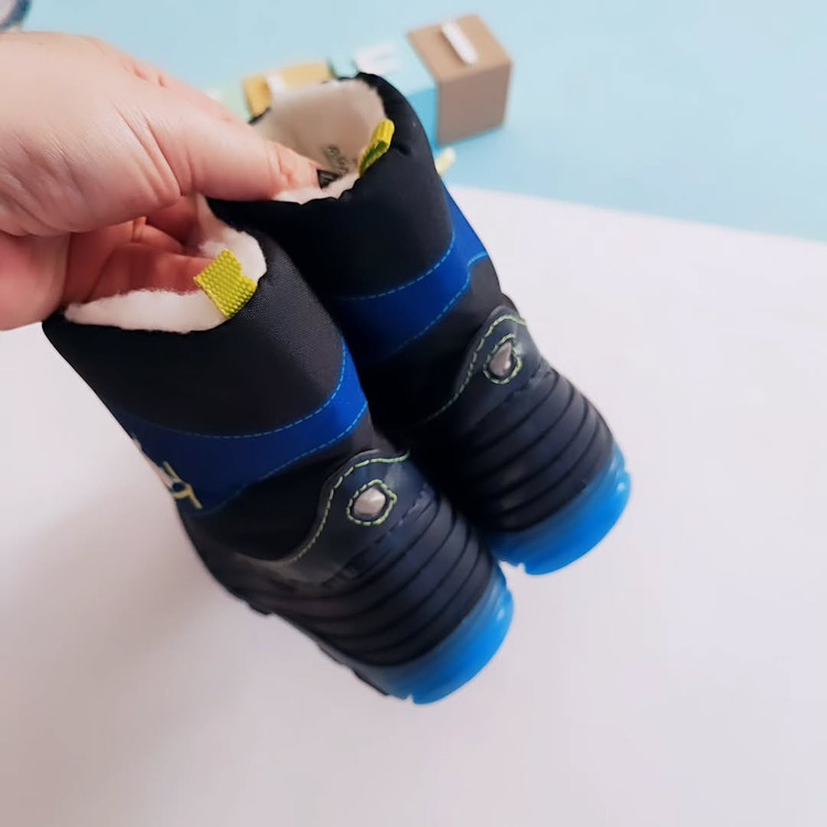 بوت داخل خز دار چراغدار بچهگانه